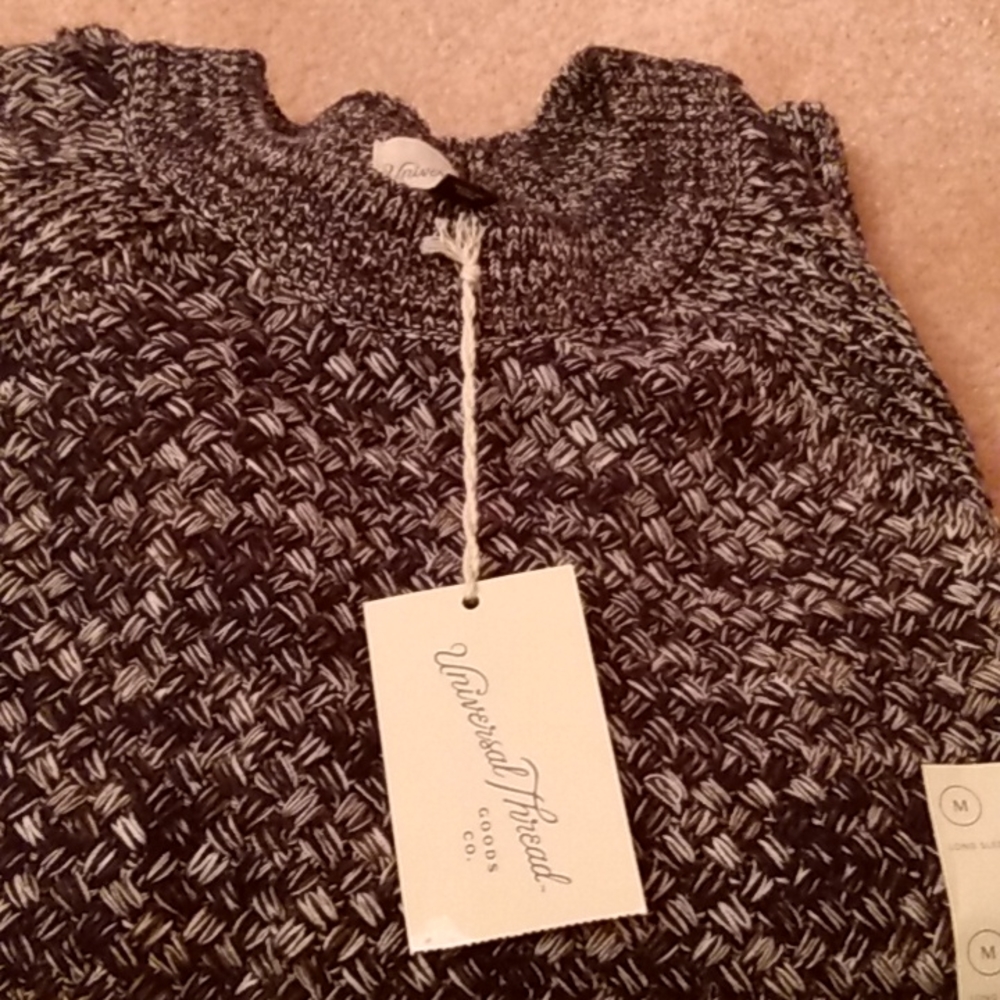 Universal Threads Sweater - Picture 3 of 3